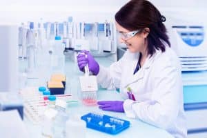 Reportage photo entreprise scientifique - santé - Photographe Emma Pellet Nantes - Shooting photo laboratoire Valneva Saint-Herblain